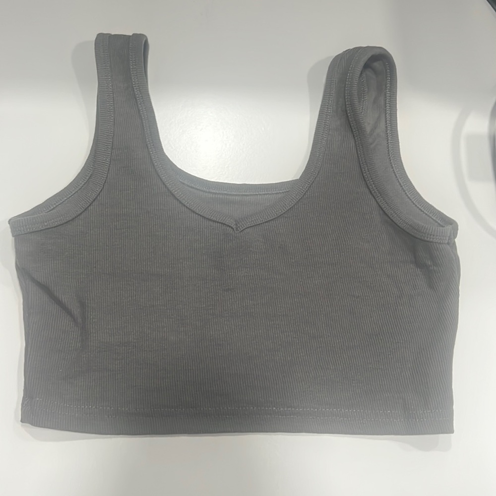 Grey cropped tank top